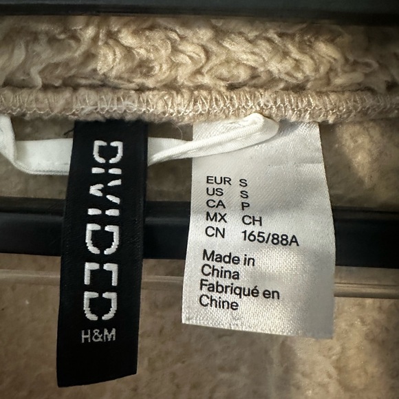 H&M Sherpa Zip Up Sweater (Sm) - Picture 2 of 3